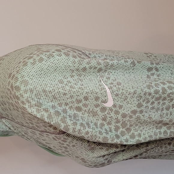 Nike Pro quarter zip long sleeve pull over womens size L - Picture 4 of 10